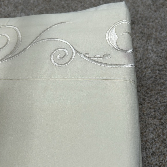 Murray Hill Embroidered Off White King Sheet Set - Picture 2 of 4